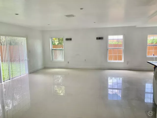3-bedroom home for rent in Miami - 9798 SW 158th St - MondialRealty