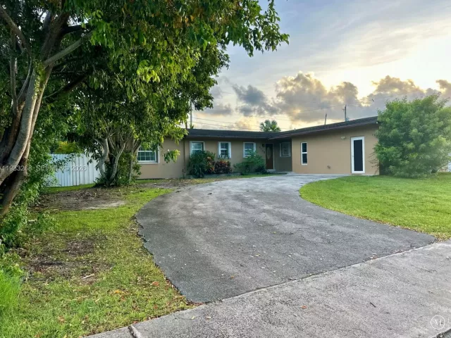 3-bedroom home for rent in Miami - 9798 SW 158th St - MondialRealty