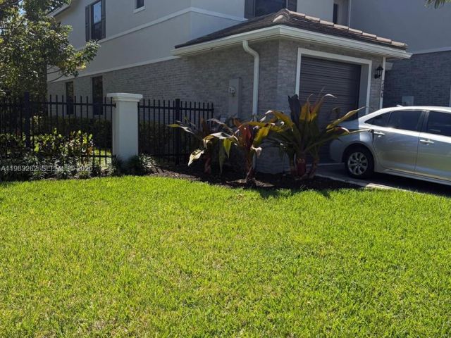 Home for rent at 200 SE 5th Ct 200 - photo 7486721