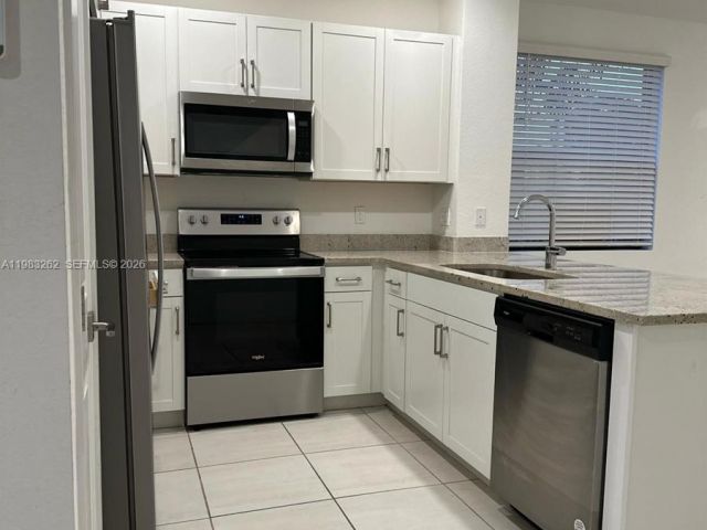 Home for rent at 200 SE 5th Ct 200 - photo 7486723