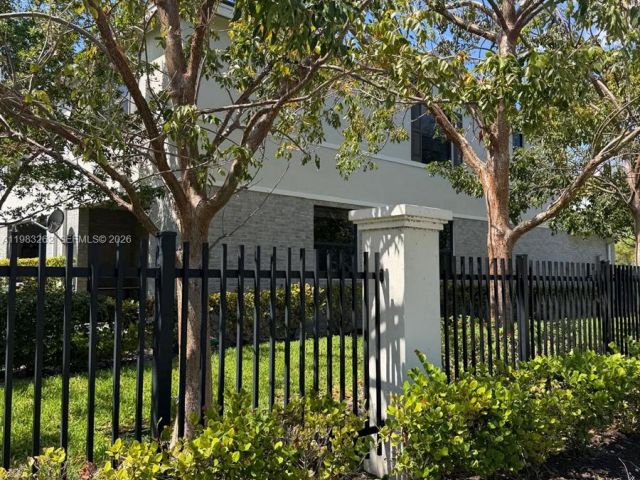 Home for rent at 200 SE 5th Ct 200 - photo 7486726