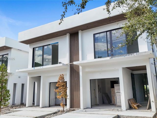 Home for sale at 13 SE 12th Ave - photo 7482307