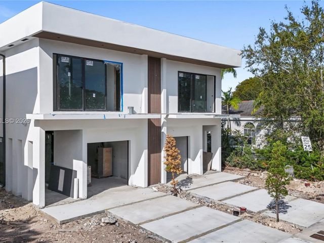 Home for rent at 11 SE 12th Ave - photo 7482277