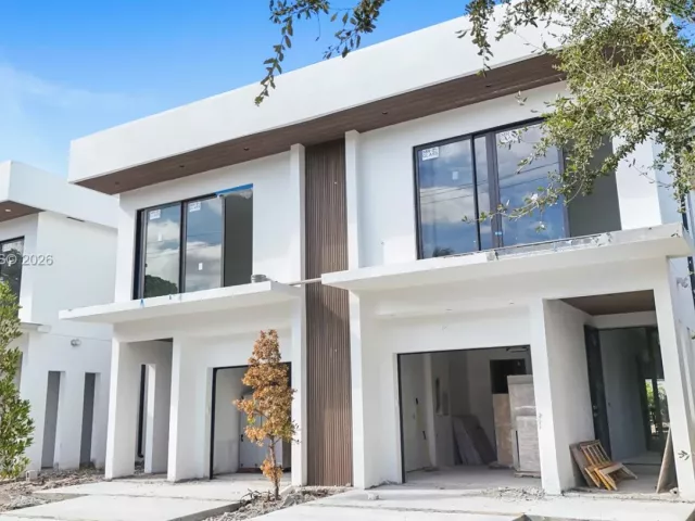 4-bedroom home for rent in Fort Lauderdale - 11 SE 12th Ave - MondialRealty