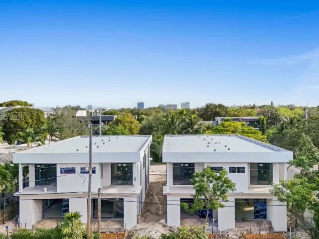 4-bedroom home for rent in Fort Lauderdale - 11 SE 12th Ave - MondialRealty