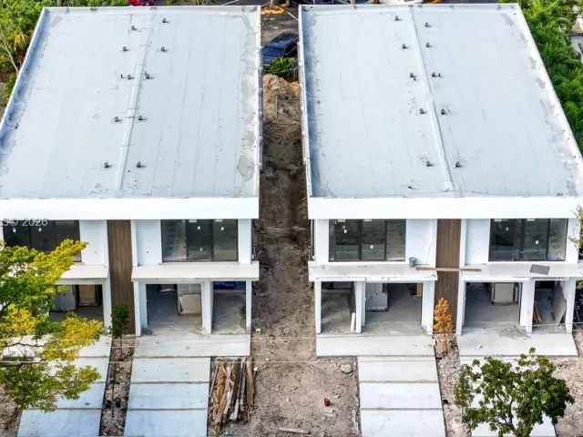 4-bedroom home for rent in Fort Lauderdale - 11 SE 12th Ave - MondialRealty