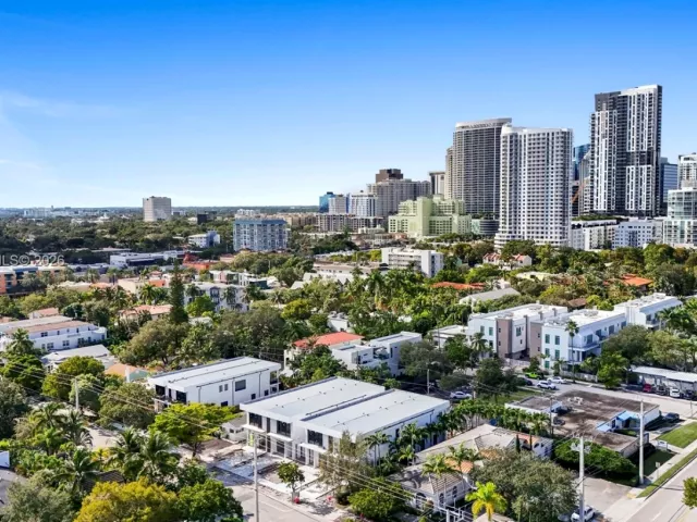 4-bedroom home for rent in Fort Lauderdale - 11 SE 12th Ave - MondialRealty