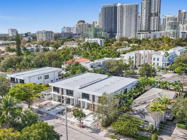 4-bedroom home for rent in Fort Lauderdale - 11 SE 12th Ave - MondialRealty