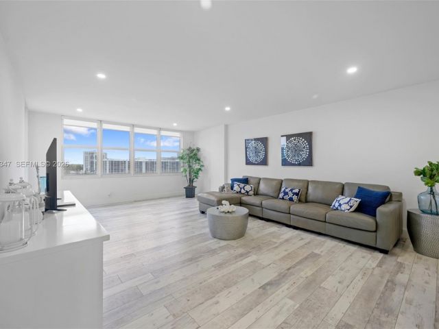 Apartment for rent  Unit #924 - photo 7470122