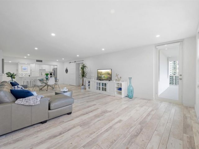 Apartment for rent  Unit #924 - photo 7470125