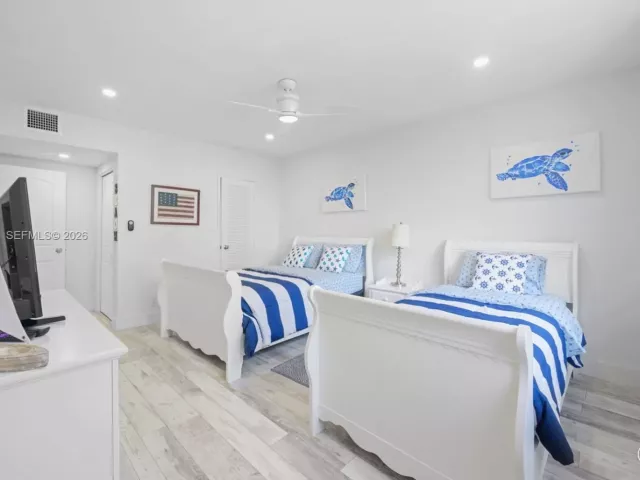 2-bedroom condo for rent in Hollywood - 3725 S Ocean Dr 924 - MondialRealty