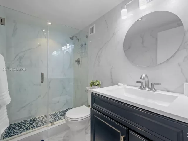 2-bedroom condo for rent in Hollywood - 3725 S Ocean Dr 924 - MondialRealty