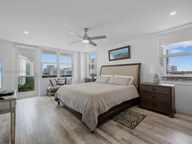 2-bedroom condo for rent in Hollywood - 3725 S Ocean Dr 924 - MondialRealty