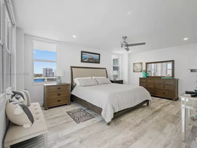 2-bedroom condo for rent in Hollywood - 3725 S Ocean Dr 924 - MondialRealty