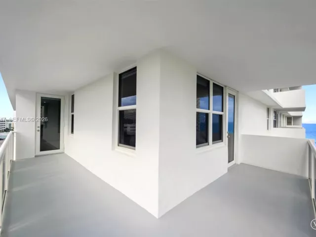 2-bedroom condo for rent in Hollywood - 3725 S Ocean Dr 924 - MondialRealty