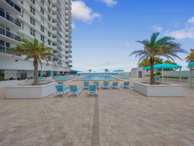 2-bedroom condo for rent in Hollywood - 3725 S Ocean Dr 924 - MondialRealty