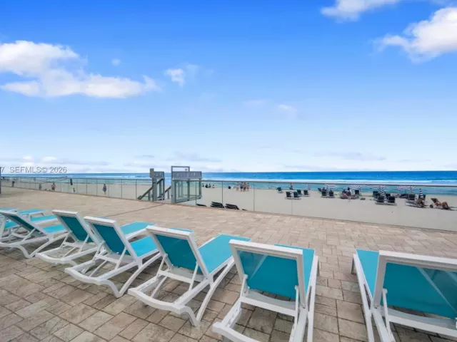 2-bedroom condo for rent in Hollywood - 3725 S Ocean Dr 924 - MondialRealty