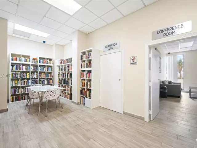 2-bedroom condo for rent in Hollywood - 3725 S Ocean Dr 924 - MondialRealty