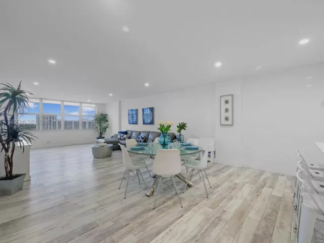 2-bedroom condo for rent in Hollywood - 3725 S Ocean Dr 924 - MondialRealty