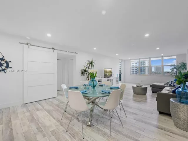 2-bedroom condo for rent in Hollywood - 3725 S Ocean Dr 924 - MondialRealty