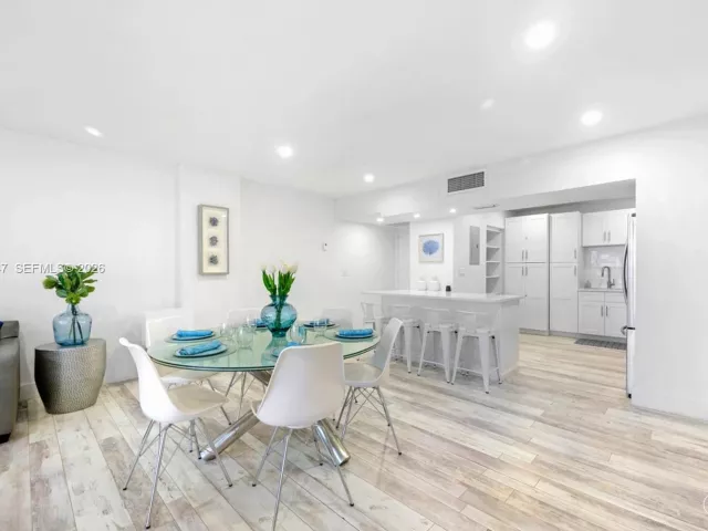 2-bedroom condo for rent in Hollywood - 3725 S Ocean Dr 924 - MondialRealty