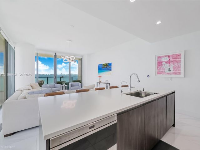 Apartment for rent  Unit #1007 - photo 7494484