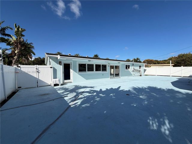 Home for rent at 2250 NW 196th St n/a - photo 7479714