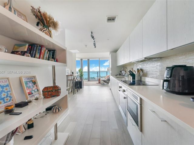 Apartment for rent  Unit #1901 - photo 7494163