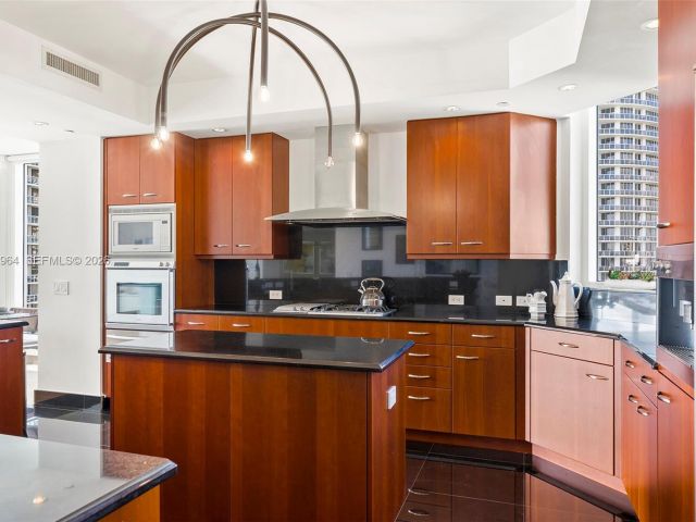 Apartment for sale  Unit #1208 - photo 7486695