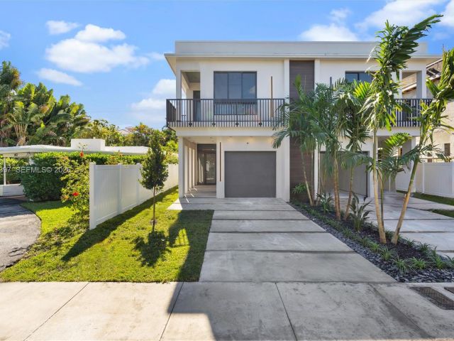 Home for rent at 1410 NE 5th St A - photo 7482177