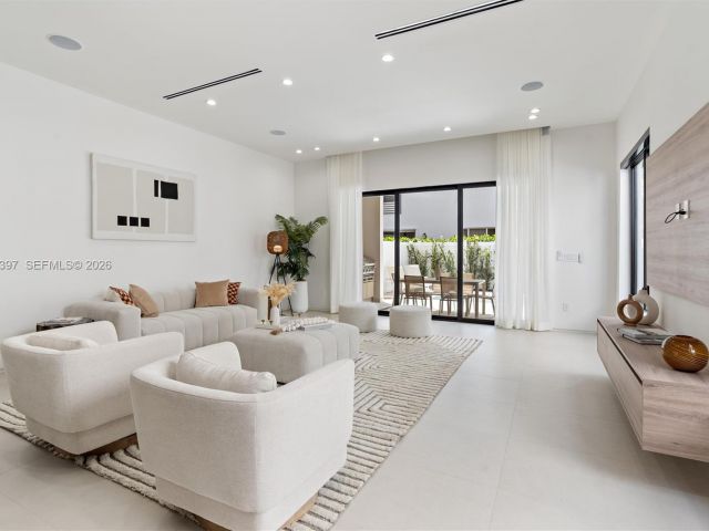 Home for rent at 1410 NE 5th St A - photo 7482178