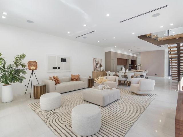 Home for rent at 1410 NE 5th St A - photo 7482180