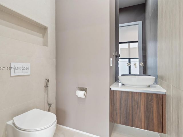 Home for rent at 1410 NE 5th St A - photo 7482183