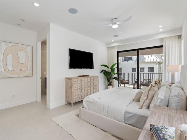 Home for rent at 1410 NE 5th St A - photo 7482185