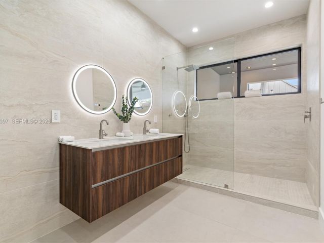 Home for rent at 1410 NE 5th St A - photo 7482186