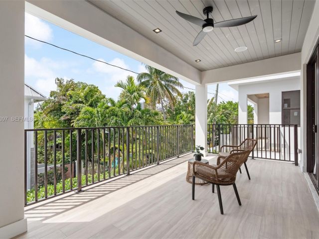 Home for rent at 1410 NE 5th St A - photo 7482187