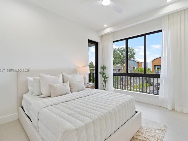 Home for rent at 1410 NE 5th St A - photo 7482193