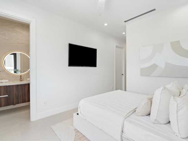 Home for rent at 1410 NE 5th St A - photo 7482194