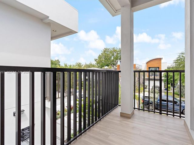 Home for rent at 1410 NE 5th St A - photo 7482196