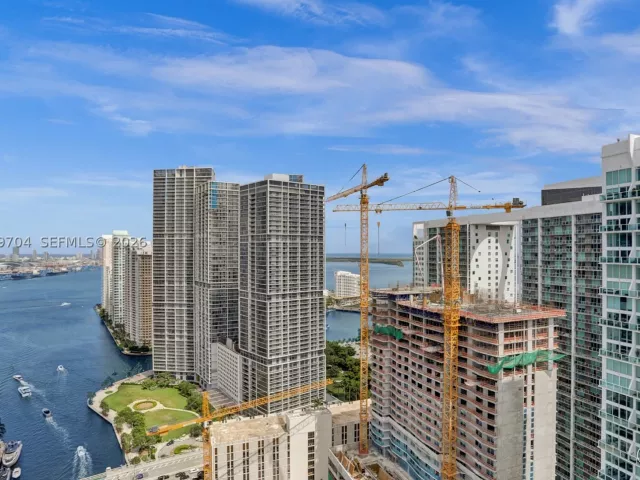 3-bedroom condo for sale in Miami - 31 SE 5th St 4112 - MondialRealty