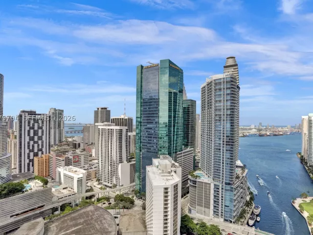 3-bedroom condo for sale in Miami - 31 SE 5th St 4112 - MondialRealty