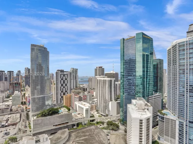 3-bedroom condo for sale in Miami - 31 SE 5th St 4112 - MondialRealty