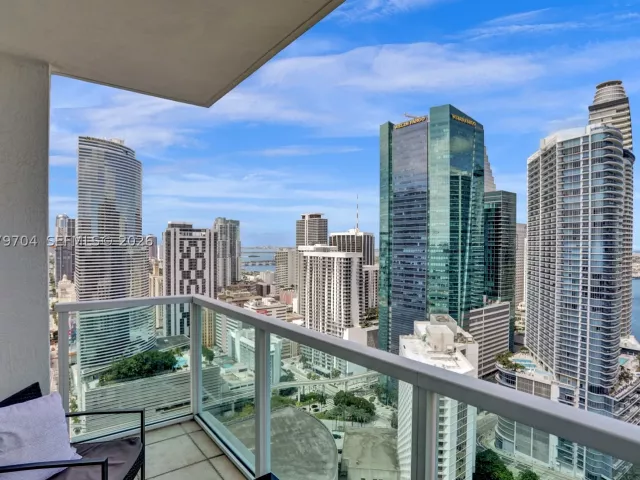 3-bedroom condo for sale in Miami - 31 SE 5th St 4112 - MondialRealty