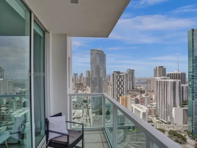 3-bedroom condo for sale in Miami - 31 SE 5th St 4112 - MondialRealty