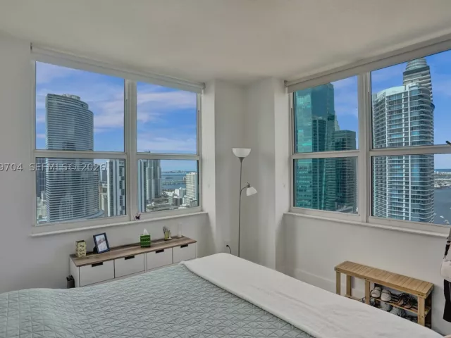 3-bedroom condo for sale in Miami - 31 SE 5th St 4112 - MondialRealty