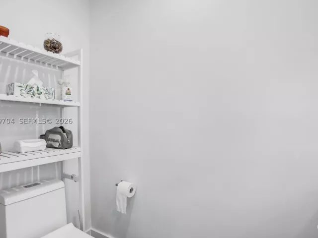 3-bedroom condo for sale in Miami - 31 SE 5th St 4112 - MondialRealty