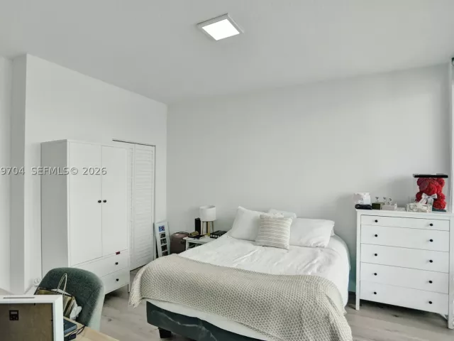 3-bedroom condo for sale in Miami - 31 SE 5th St 4112 - MondialRealty