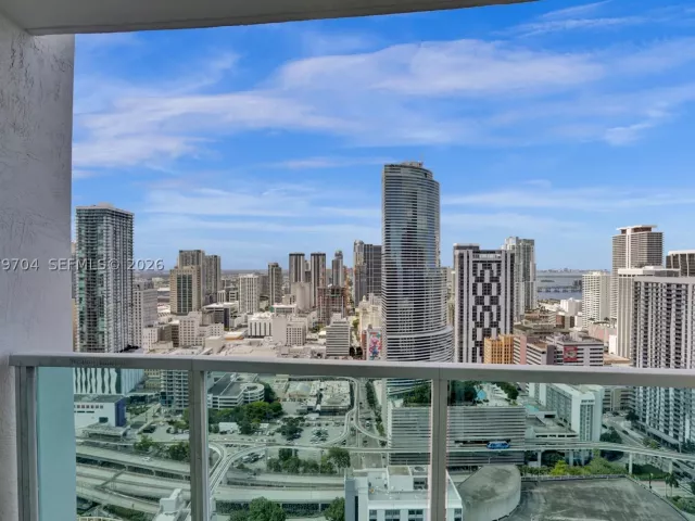 3-bedroom condo for sale in Miami - 31 SE 5th St 4112 - MondialRealty