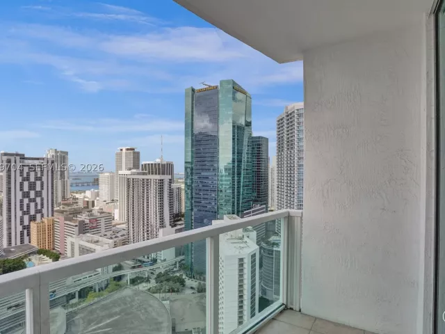 3-bedroom condo for sale in Miami - 31 SE 5th St 4112 - MondialRealty