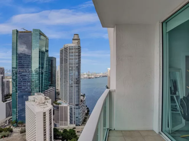 3-bedroom condo for sale in Miami - 31 SE 5th St 4112 - MondialRealty